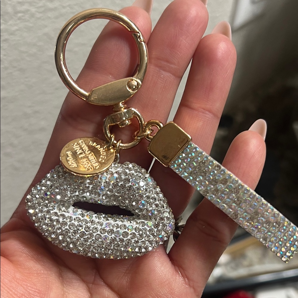 Sparkling Lip Keychain with Gold Accents